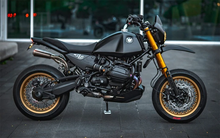 BMW R 12 G/S diventa supermoto: 109 CV e kit da 10.000 euro