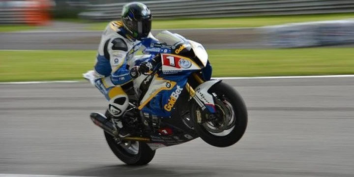 Superstock 1000 Portimao: Barrier domina, ma La Marra c'è