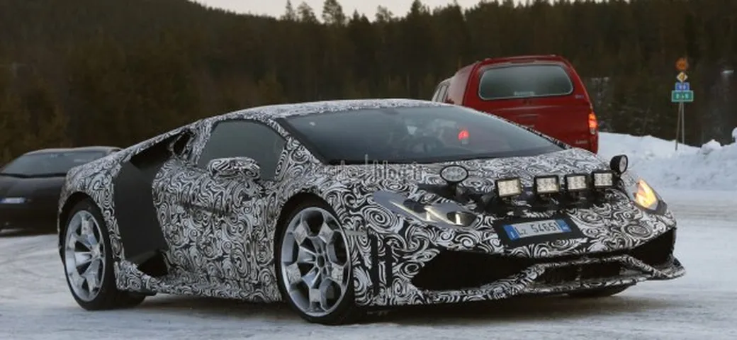 Lamborghini V10: nuove foto spia sulla neve
