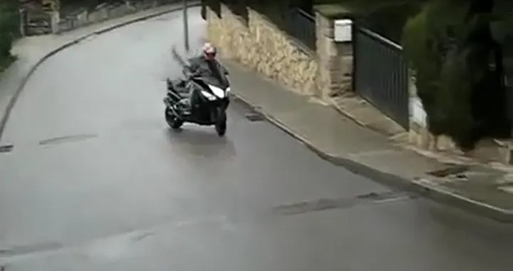 A tutto drift con il TMAX [Video]