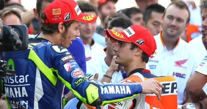Pedrosa contro Rossi: "Mi ha spinto sulla riga bianca"