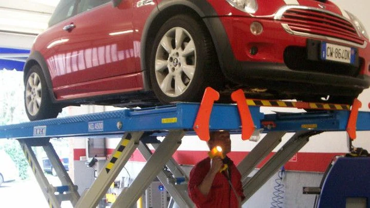 Revisione auto: multa automatica? Una bufala