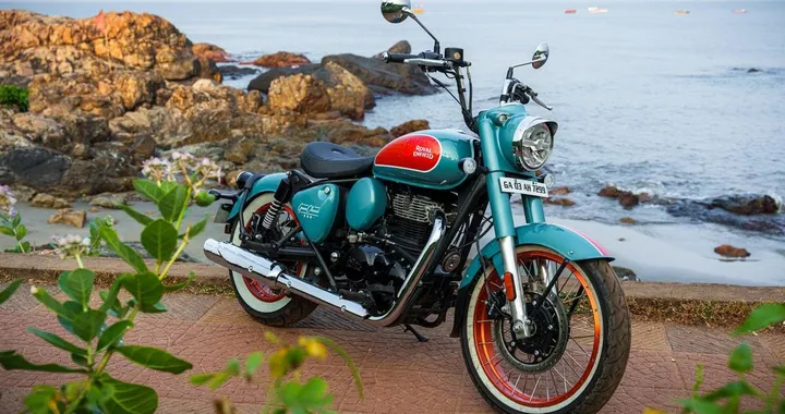 Royal Enfield Classic 350 Goan Edition: cosa cambia rispetto al modello standard