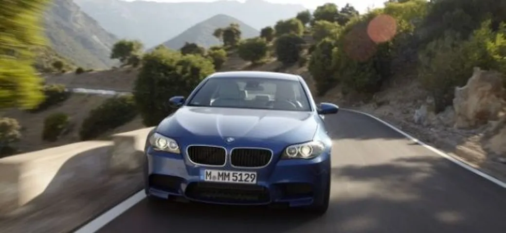 BMW M550dx: trazione integrale e 700 Nm per il 3.0 tri-turbodiesel