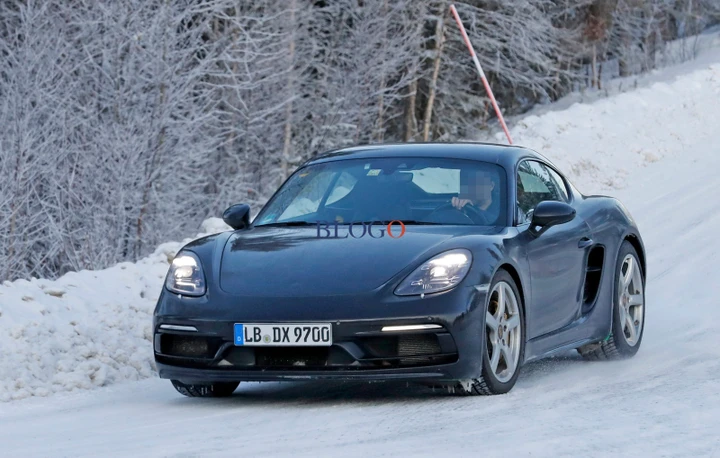 Porsche 718 Cayman GTS 4.0: le foto spia