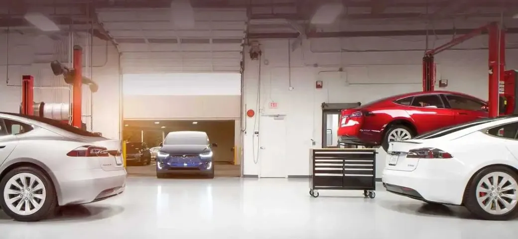 Quanto costa riparare un'auto elettrica: differenze con le termiche