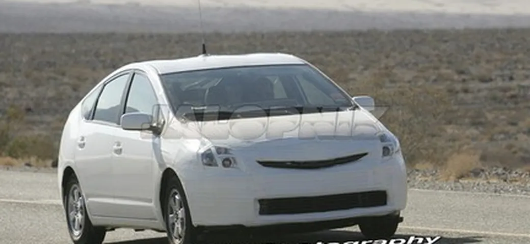 Foto spia: Toyota Prius model year 2008