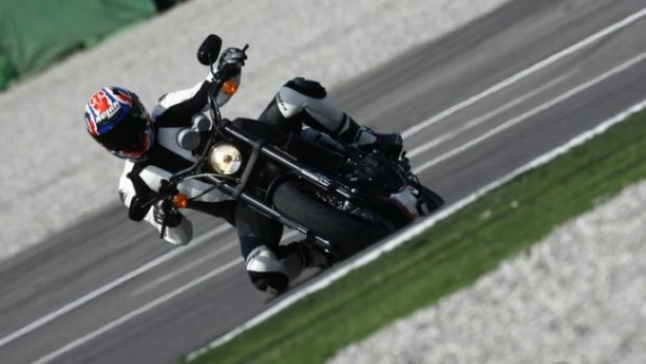 TEST: Harley Davidson XR1200X Trophy Replica