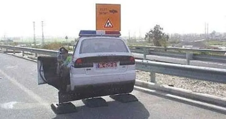 Poliziotti "spaventapasseri"