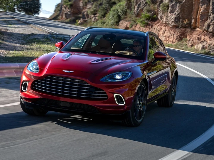 Aston Martin DBX: lusso a ruote alte