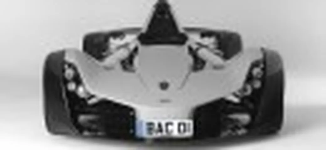 Sabine Schmitz vs Ron Simons: sfida a Spa-Francorchamps a bordo di due BAC Mono
