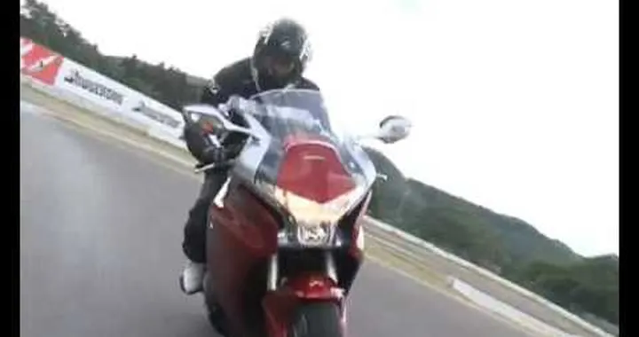 1er essai moto Honda VFR1200F Japon 2009 par Moto-Station !