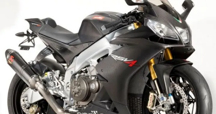 Aprilia RSV4 Carbon Kit: disponibile il vestito in carbonio per la Superbike di Noale