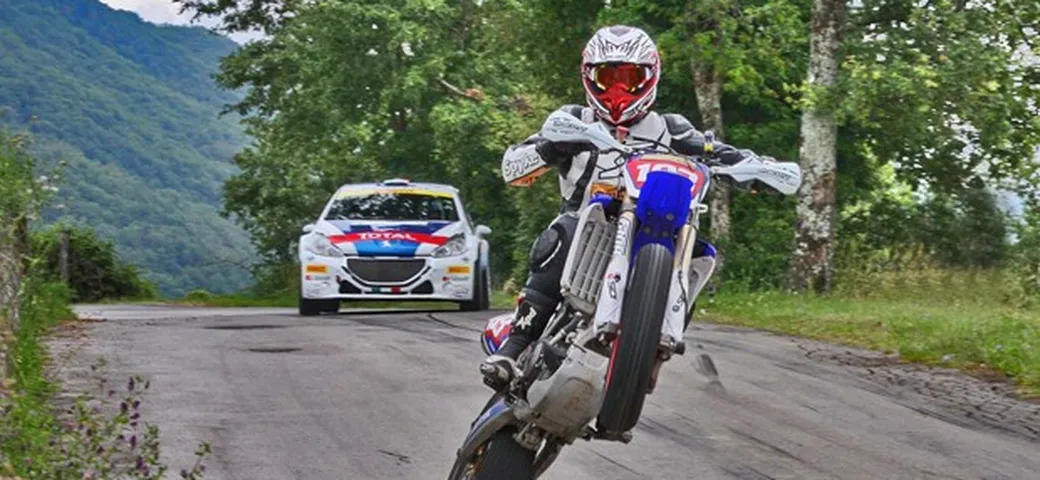 Peugeot 208 R5 Vs Yamaha YZ 450SM: il Teaser della sfida