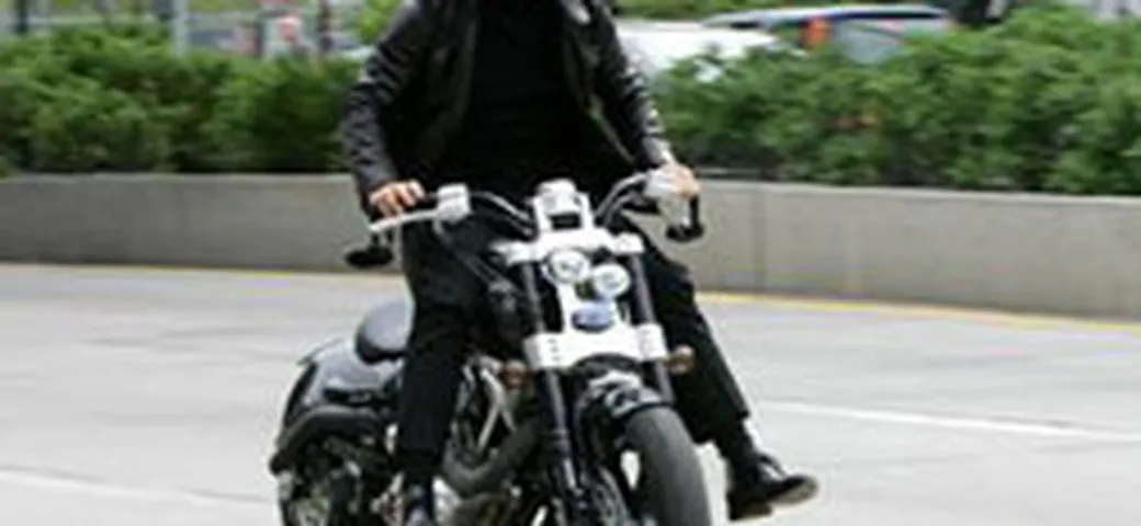 A Tom Cruise la prima Desmosedici RR