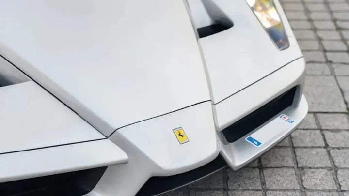 Una delle Ferrari Enzo più rare al mondo potrebbe cambiare mano per 6,1 milioni