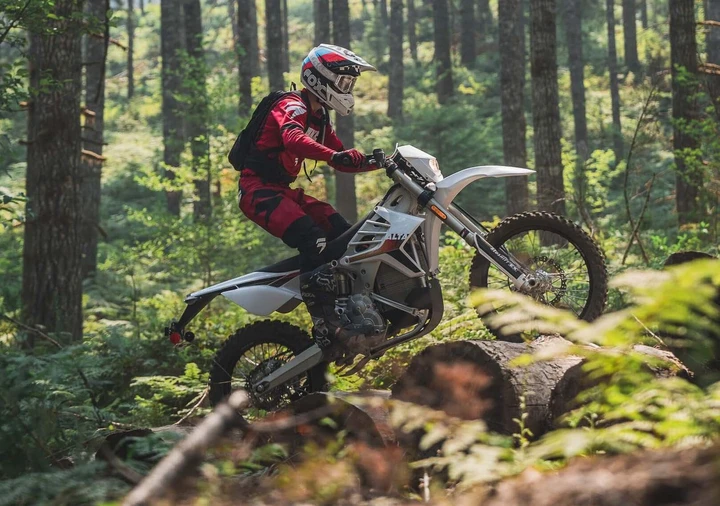 Alta Motors Redshift EX: elettrica... al tassello!
