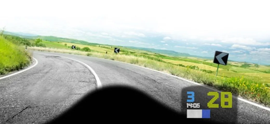Bykehud, il casco diventa cruscotto [video]