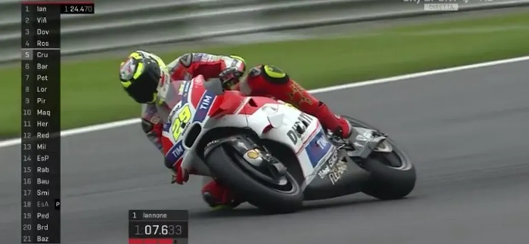 MotoGP Austria, gran pole di Iannone. Rossi fra i due Andrea della Ducati. Prima fila “tricolore”