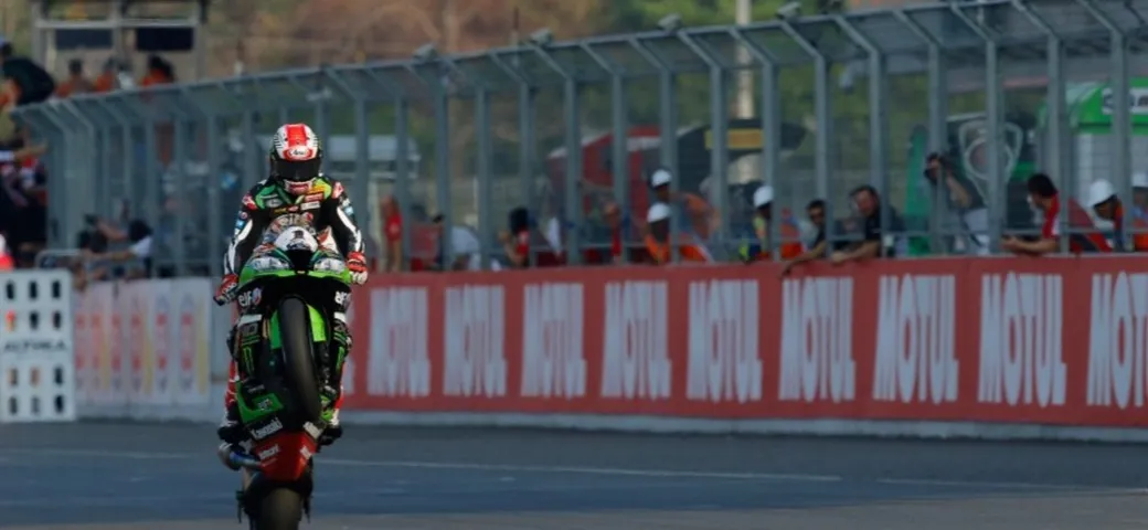 SBK Thailandia, gara 1: dominio Rea su Davies. Beffa Melandri 4°
