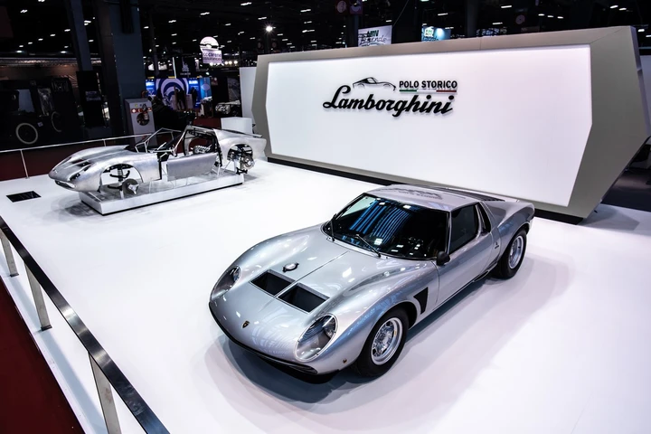 Lamborghini Polo Storico a Rétromobile 2020 con una Miura SVJ