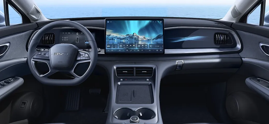 BYD Sealion 07 DM, con il suo abitacolo vuole rivoluzionare il settore
