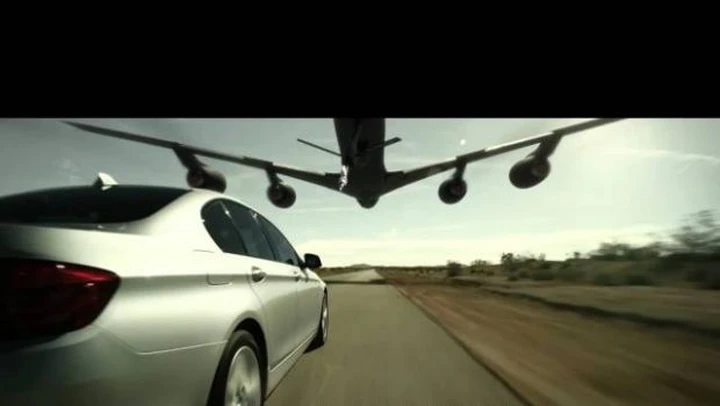 Video BMW Serie 5 ed aereo cisterna