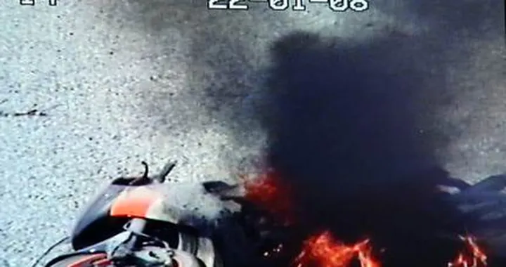 Pedrosa, caduta con tanto di moto in fiamme: si teme per lo scafoide