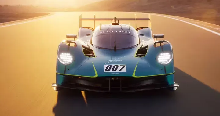 Aston Martin richiama la Valkyrie: rischio incendio in pista per 51 hypercar