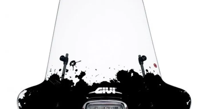 Givi sporca la vespa con il nuovo parabrezza