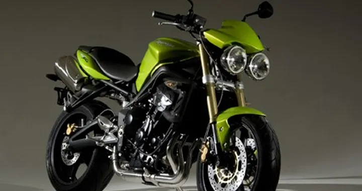 Triumph Street Triple: prima foto ufficiale