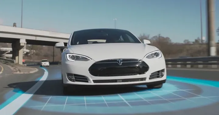 Tesla Vision contro LiDAR, il duello per la guida autonoma