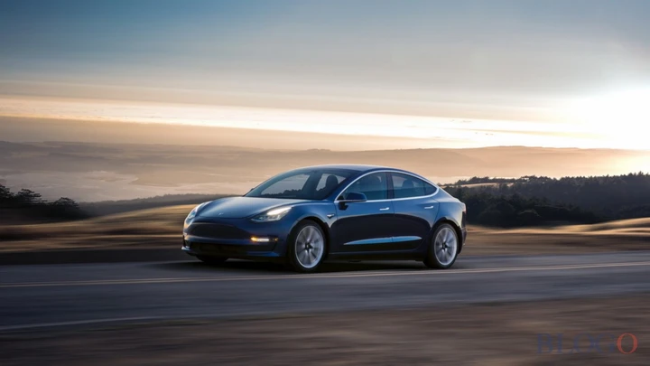 Tesla Model 3: prezzo, foto e caratteristiche