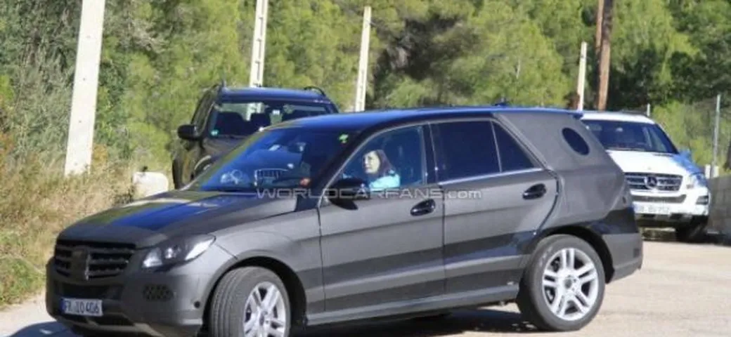 Foto spia nuova Mercedes ML: Porsche Cayenne e BMW X5 le dirette rivali
