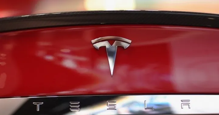 Tesla Model E: debutto al Salone di Detroit nel 2015?