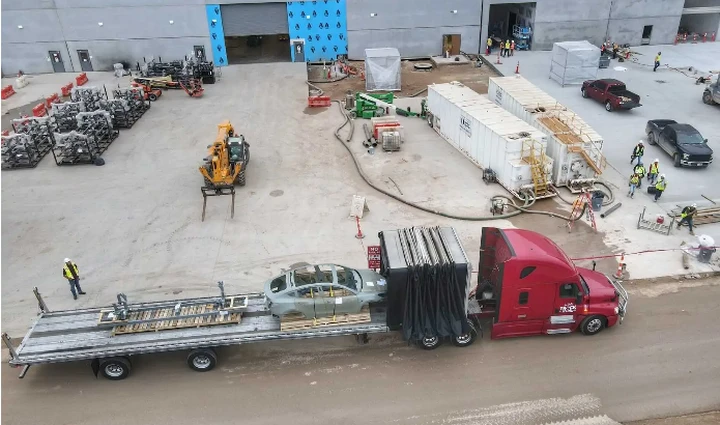 Tesla Model Y, il video spia della versione con batterie strutturali