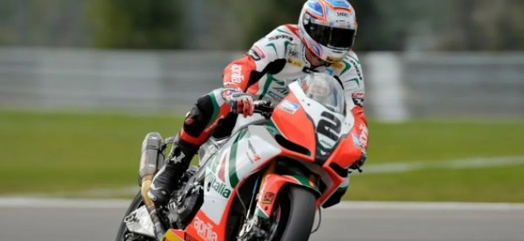 WSBK, test di Aragon: Leon Camier in sella alla RSV-4 dopo 2 mesi di stop