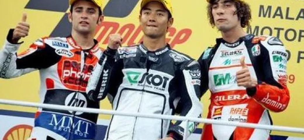 250: Aoyama su Barbera e Simoncelli. Solo la matematica tiene aperto il mondiale