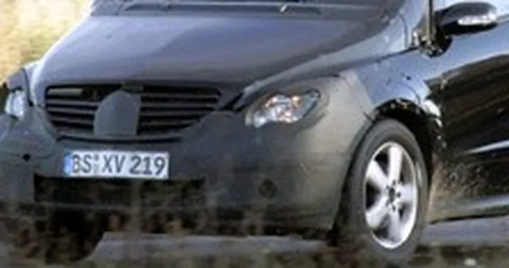 Mercedes Classe B facelift, foto-spia