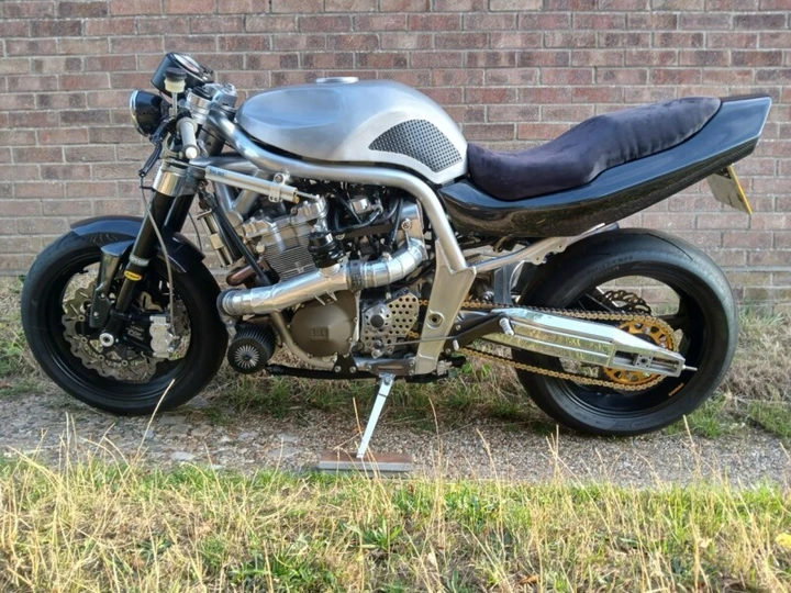 Suzuki Bandit 1340 Turbo: 200 CV e telaio in alluminio per una special estrema