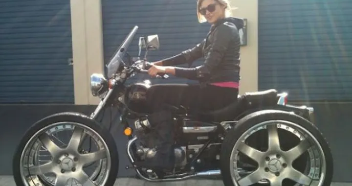Anche Miss California é una motociclista