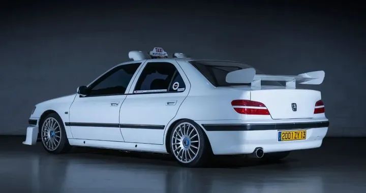 L'esagerata Peugeot di Taxi 2 ce l'ha fatta: venduta a prezzo record