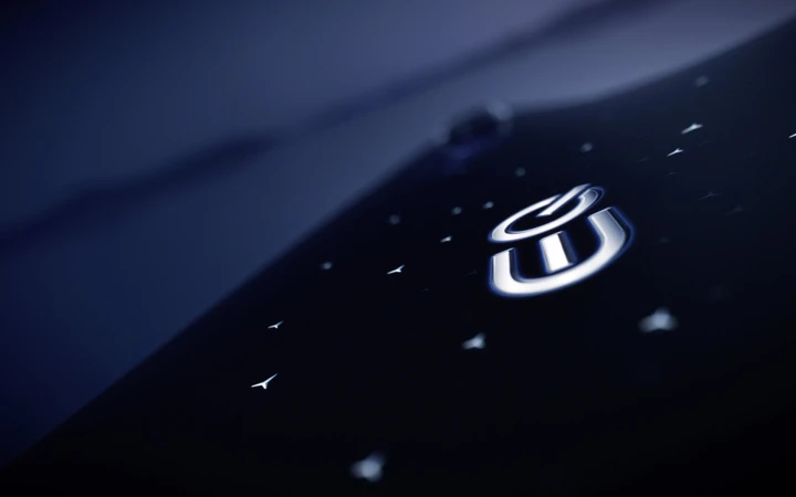 L'hyperscreen MBUX di Mercedes debutterà sulla EQS