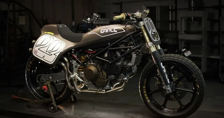 Ducati Monster in versione "flat track" by Alex Earle