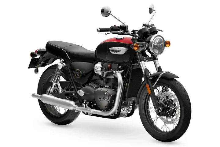 Triumph Bonneville T100 2026: classica con tecnologia moderna