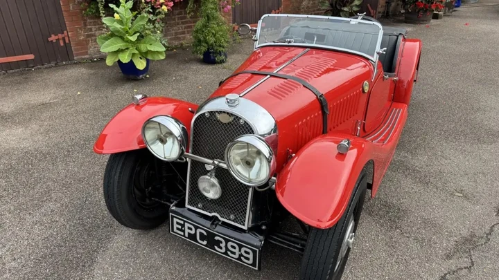 Morgan 4/4, dopo 90 anni torna nella fabbrica dove è nata: la storia di Molly e Ruth