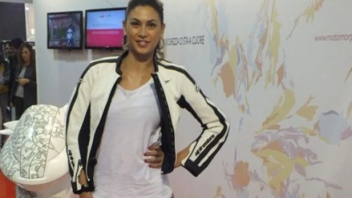 Melissa Satta mette all'asta la sua tuta per beneficenza, in ricordo del Sic