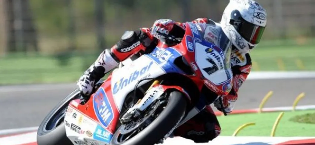 SBK, Imola: Checa vince Gara1 su Sykes. Ottimo terzo posto per Haslam.