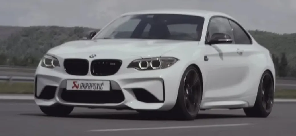 BMW M2: il sound con scarico Akrapovic [Video]