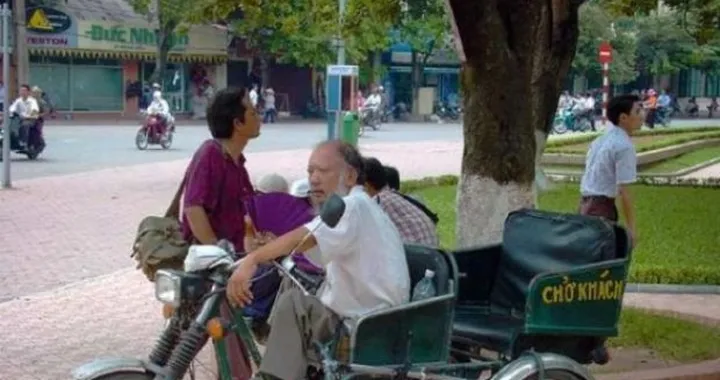 Foto del Giorno: il mototaxi del Maestro Miyagi